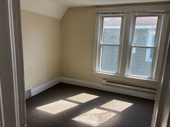 Building Photo - 1675 Van Buren Ave