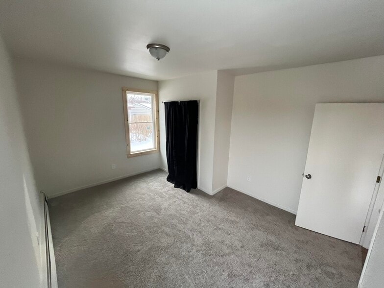 Building Photo - 9 Hudson St