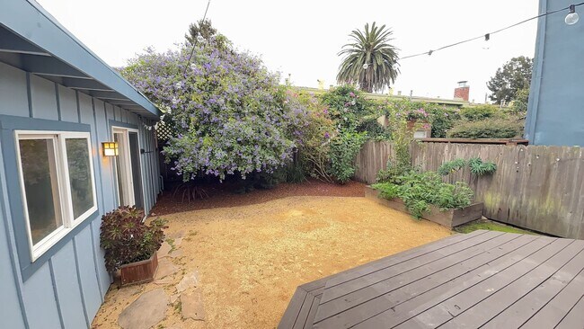 Building Photo - EPIC REA: Beautiful 2 Bed/2 Bath In the Heart of West Berkeley’s Poet’s Corner.