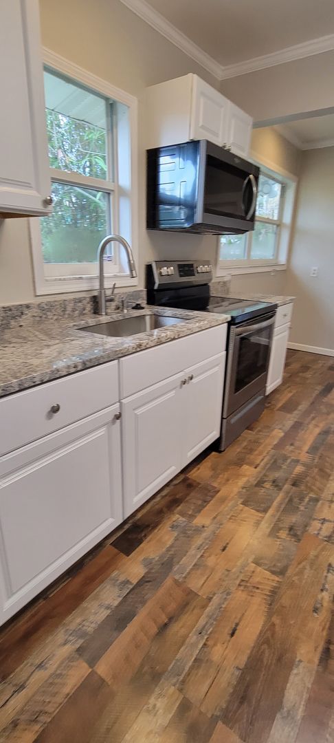 Building Photo - 2 BEDROOM 2 BATH HOME -ST. PETERSBURG - MO...