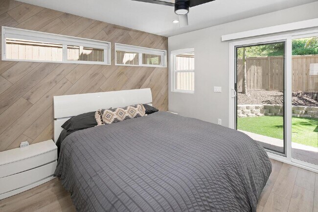 Building Photo - Luxurious Living at Its Finest | 1-Bedroom...