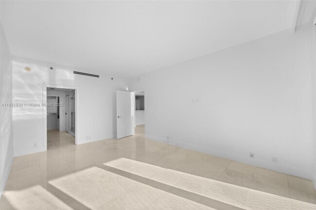 Building Photo - 251 Crandon Blvd