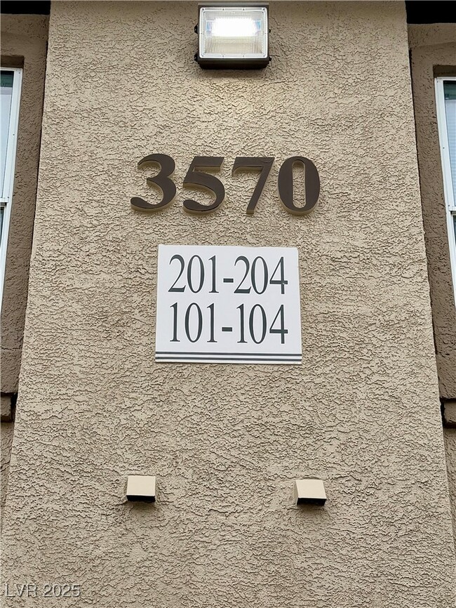 Building Photo - 3570 Cactus Shadow St