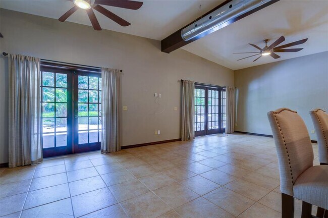 Building Photo - 215 Garden Cir