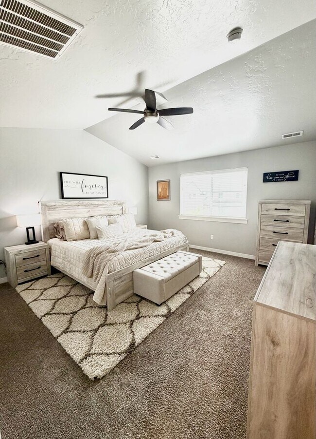 Building Photo - Stunning Nampa Home with RV Parking!