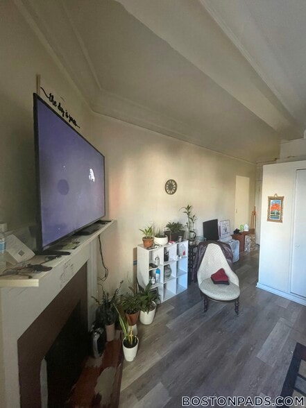 Primary Photo - 62 Boylston St