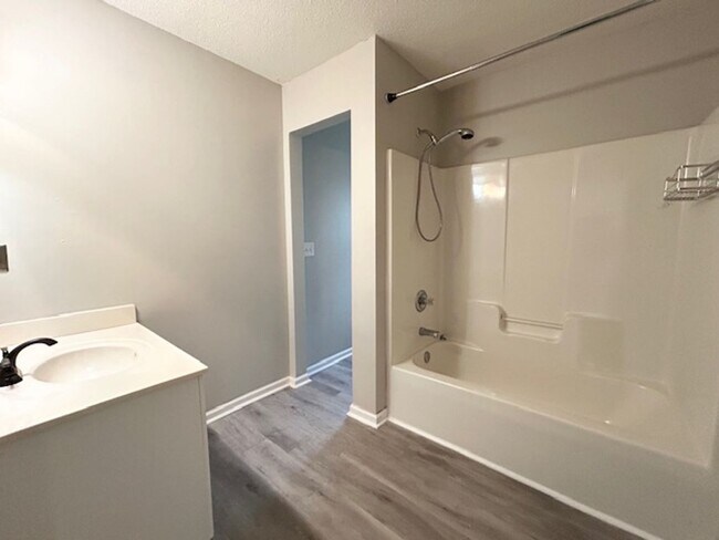 Building Photo - WELCOMING FOUR BEDROOM HOME IN WILLOWBROOKE