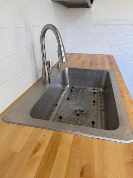 Building Photo - 1342 W 69th St