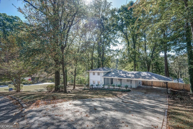 Building Photo - 3823 Kingswood Dr