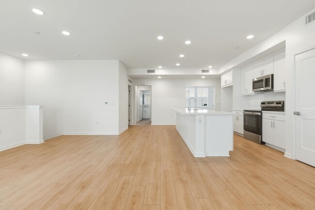 Building Photo - BRAND NEW 3 BEDROOM 2 BATH CONDO IN COVINA!