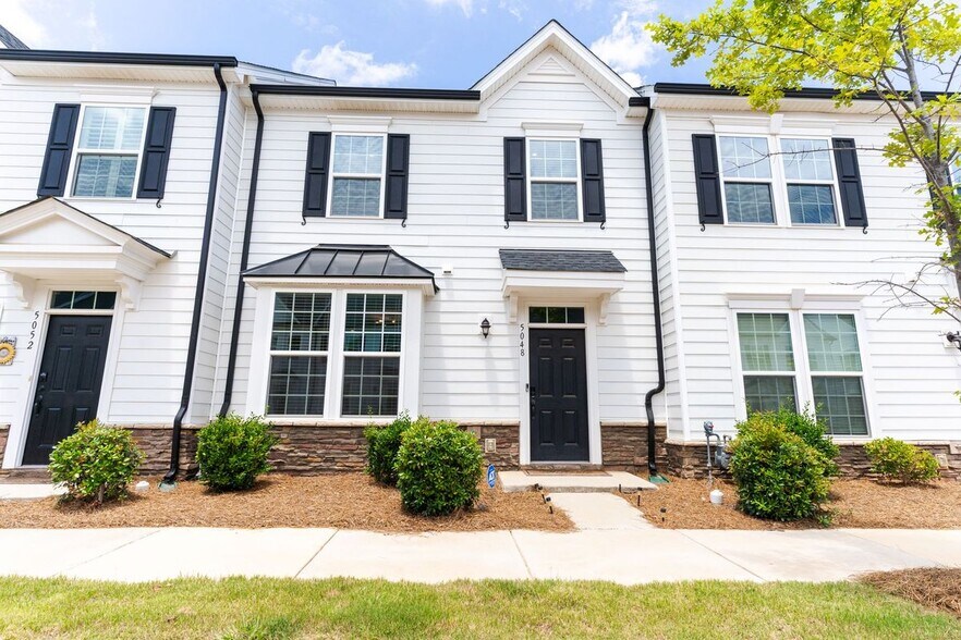Primary Photo - 5048 Patton Dr.