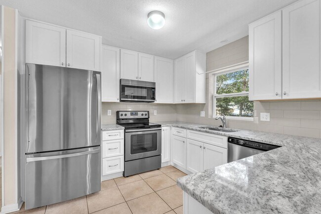Building Photo - Updated Kitchen and Oversized Yard!