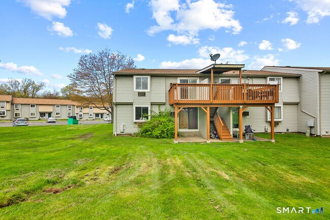 Building Photo - 35 Carillon Dr