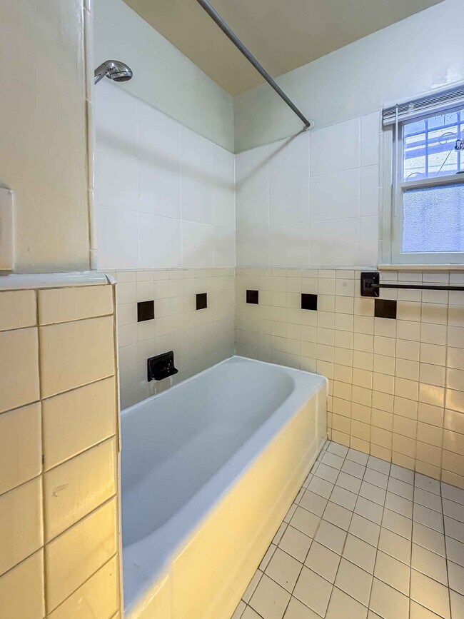 Building Photo - 3427 12th Ave