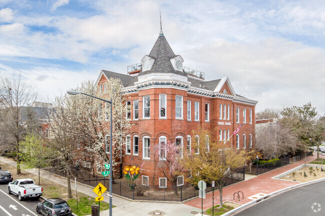 Building Photo - Pierce School Lofts