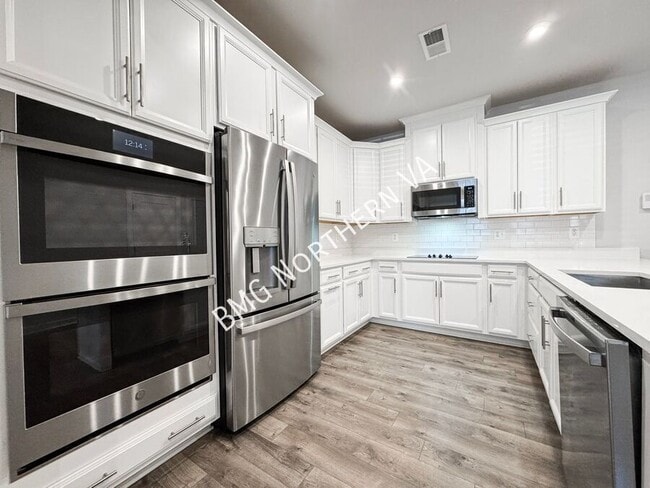 Building Photo - 206 Park Central Ter