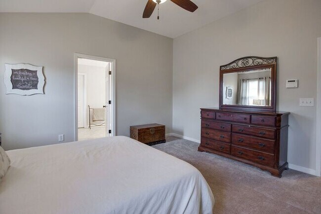 Building Photo - Pristine 5 Bed Fenced Franklin Home!