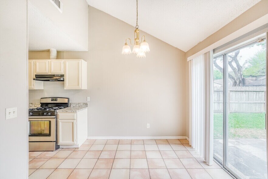 Building Photo - 12214 Flaxen Dr