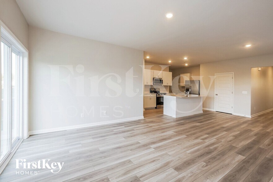 Building Photo - 877 Moray Ln