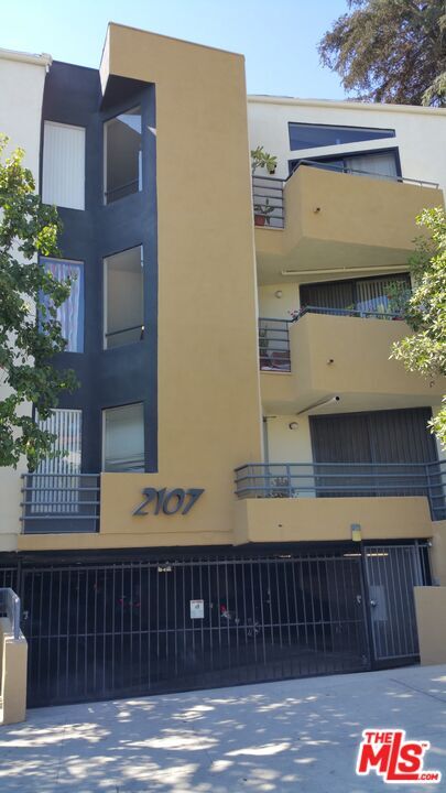 Primary Photo - 2107 Beachwood Dr