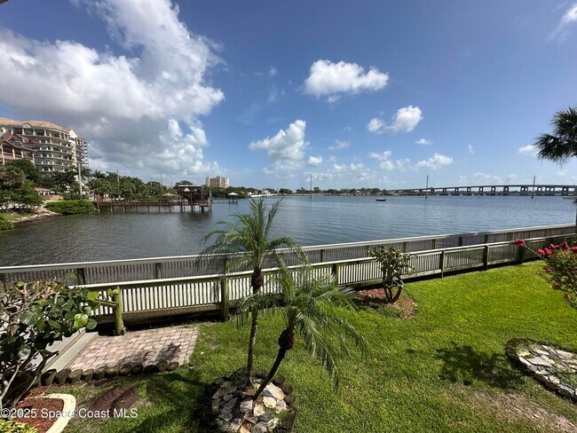 Building Photo - 102 Riverside Dr