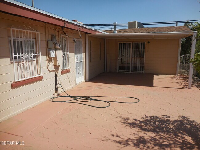 Building Photo - 1127 Del Norte St