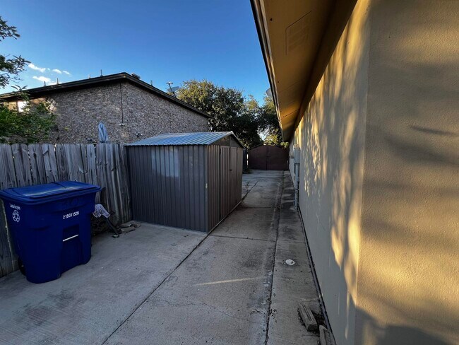 Building Photo - 307 Hancock Ct