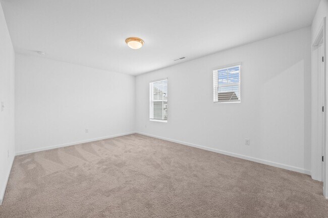Building Photo - Stunning 3-bed, 2.5 bath townhome in Penley Place of Clover!