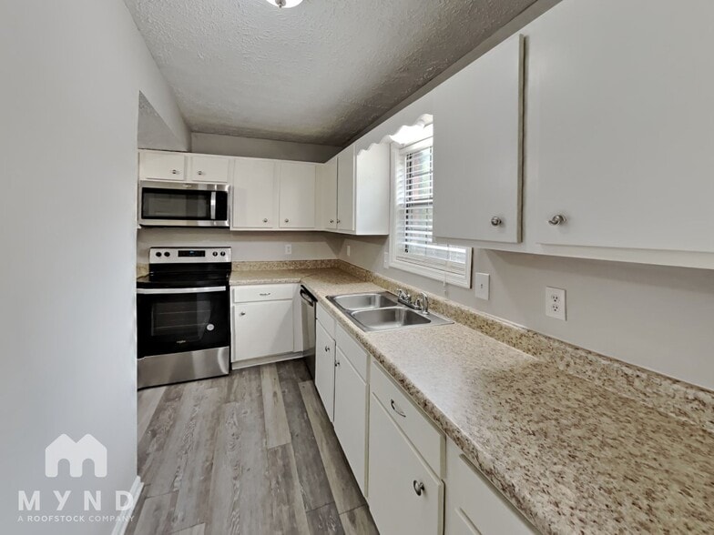 Building Photo - 4395 Coopers Creek Dr SE