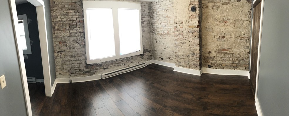 Bedroom - 262 S Green St