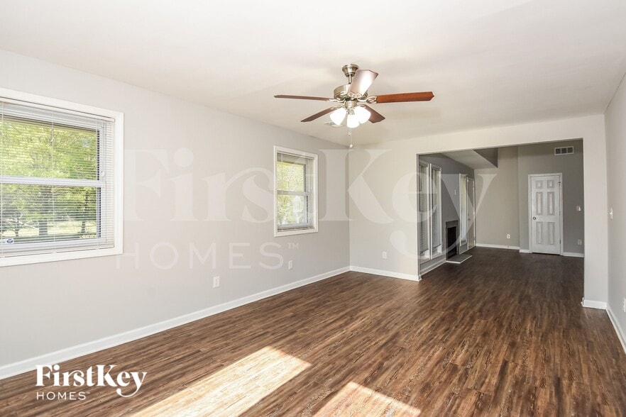 Building Photo - 4800 Victoria Ln