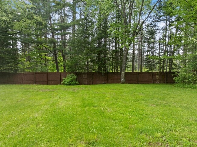 Building Photo - 4 bedroom 2 Bathroom Luxury Rental!