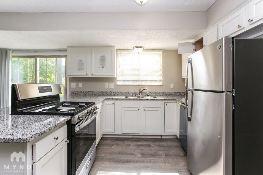 Building Photo - 1500 Manor Dr