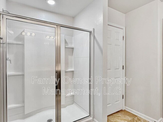 Building Photo - 133 Wild Holly Dr