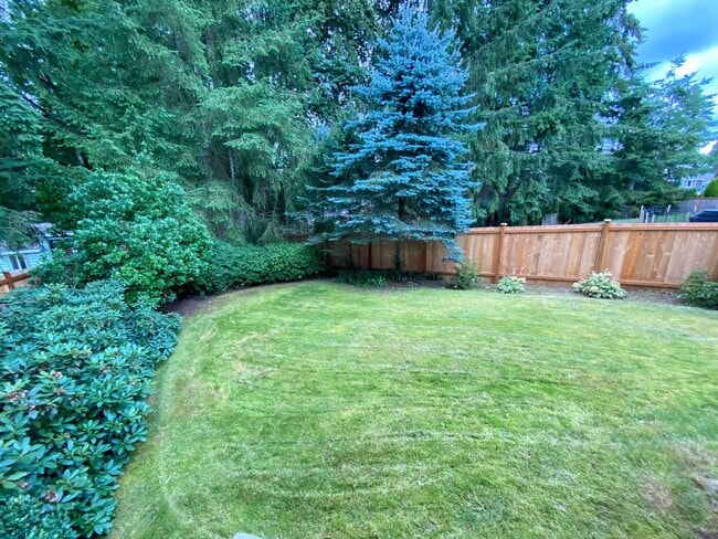 Building Photo - 4bd/2.75ba Sammamish Home