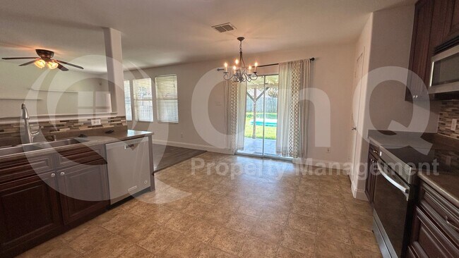 Building Photo - 905 Cedar Creek Dr
