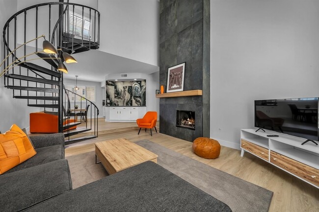 Primary Photo - 1412 N Crescent Heights Blvd