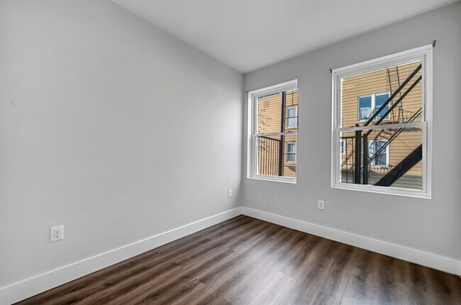 Building Photo - 91 W 21st St