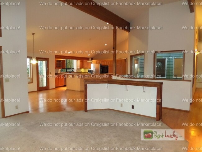 Building Photo - INCREDIBLE VIEWS!! Large 2-Bedroom + Den Duplex with 3-Car Garage in Fantastic Federal Way Neighb...