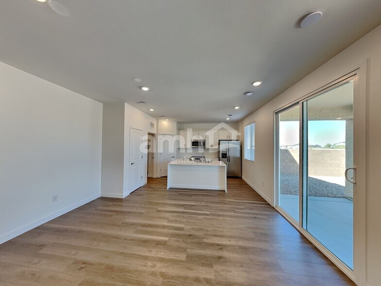 Building Photo - 9658 N Avenida Lucena