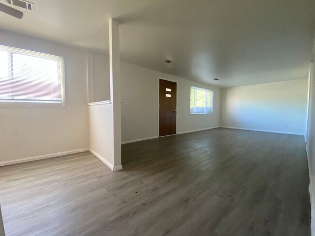 Building Photo - 2107 3rd Ave