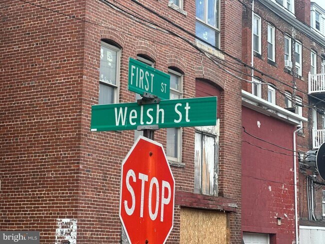 Building Photo - 13 Welsh St