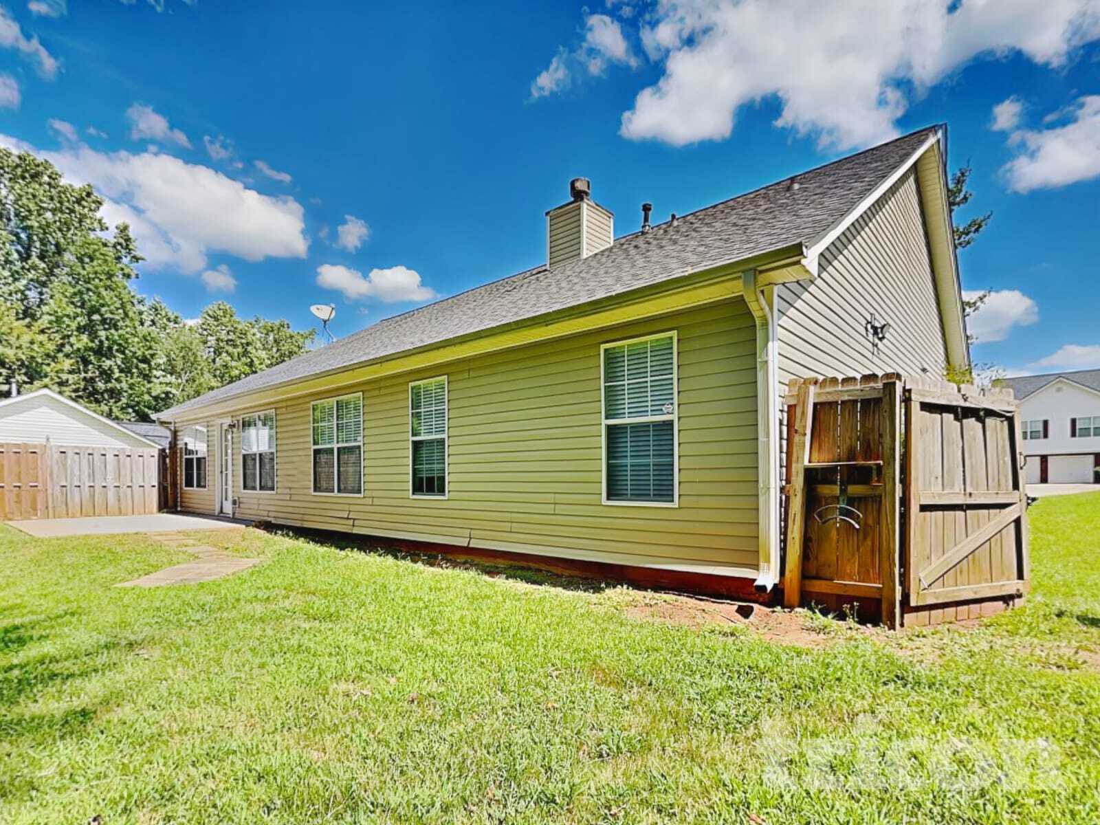 Building Photo - 205 Syracuse Ln