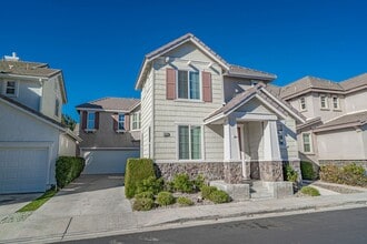 Building Photo - Bridgeport 4 Bedroom Home for Rent in Valencia!