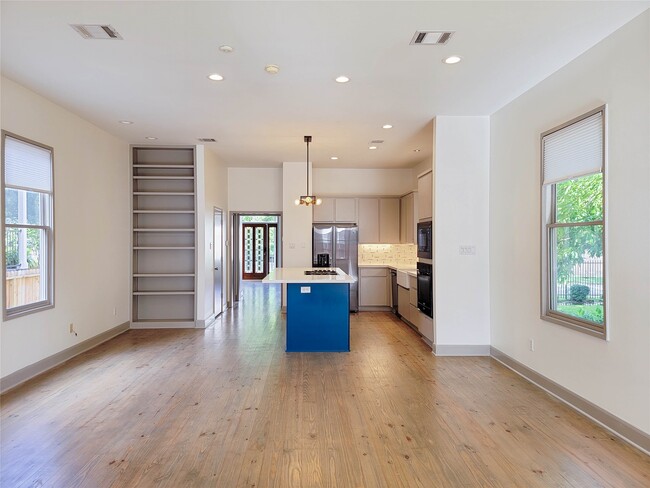 Building Photo - 917 Herkimer St