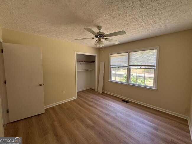 Building Photo - 1041 Limmerick Dr