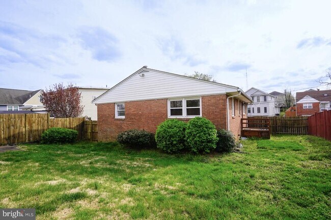 Building Photo - 2017 N Cameron St