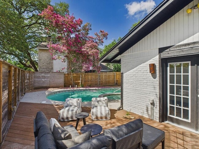 Building Photo - 6108 Shadow Valley Dr