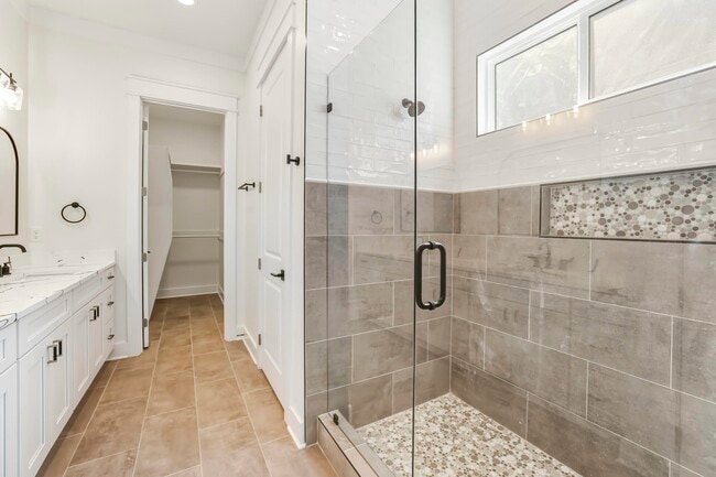 Building Photo - 4056 Biltmore Ave