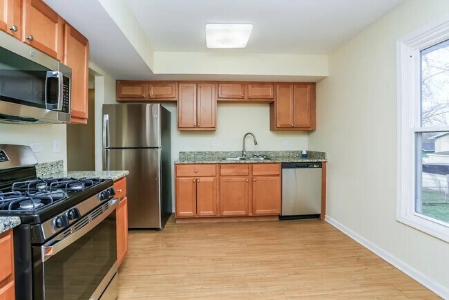 Building Photo - 136 Mayfield Dr